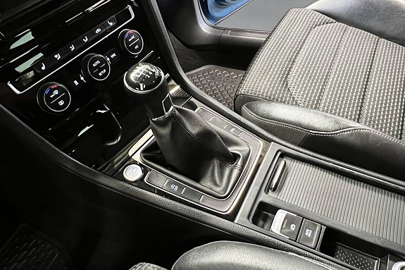 Volkswagen Golf VII 12 of 26