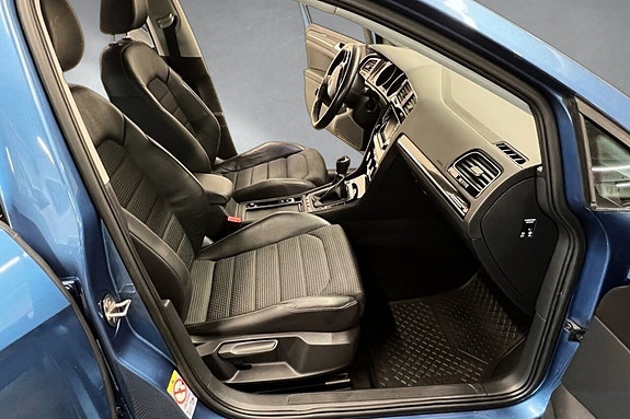 Volkswagen Golf VII 21 of 26