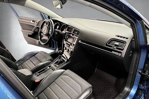 Volkswagen Golf VII 20 of 26