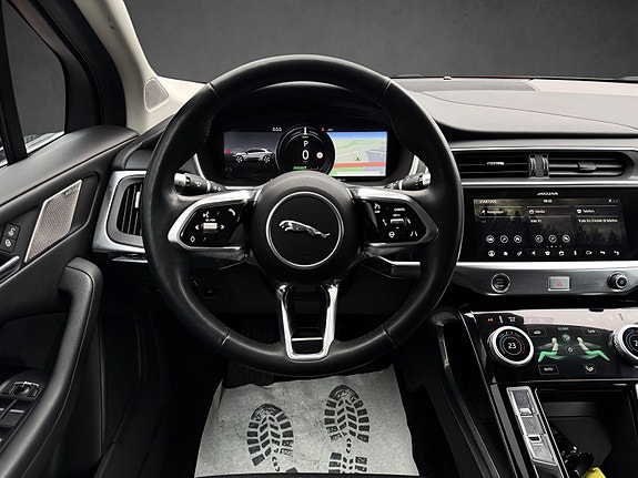 Jaguar I-PACE 19 of 28