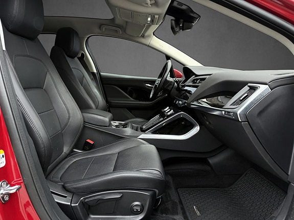 Jaguar I-PACE 26 of 28