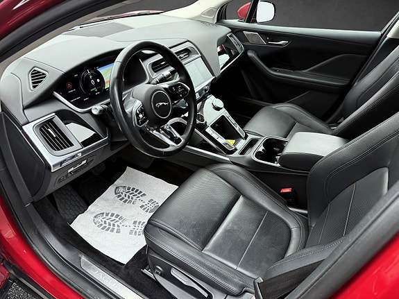 Jaguar I-PACE 15 of 28