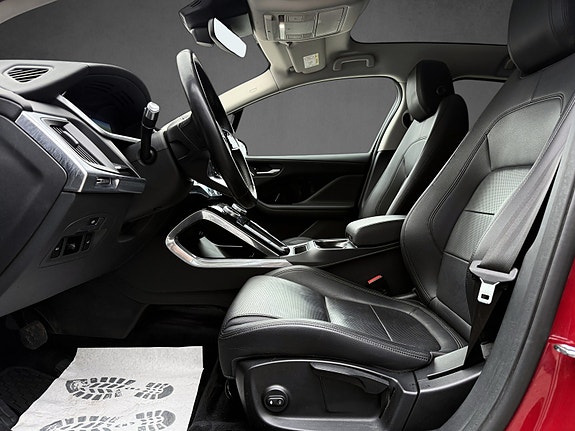 Jaguar I-PACE 14 of 28