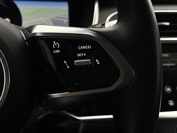 Jaguar I-PACE 22 of 28