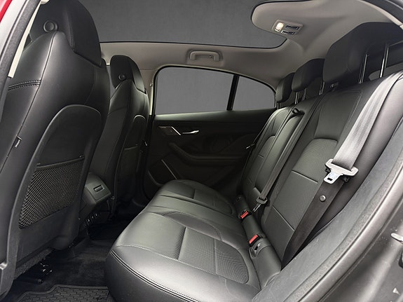 Jaguar I-PACE 17 of 28