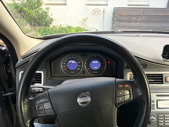 Volvo V70 6 of 8