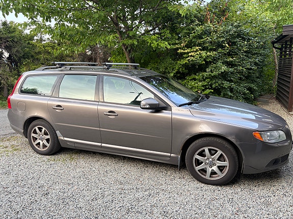 Volvo V70 3 of 8