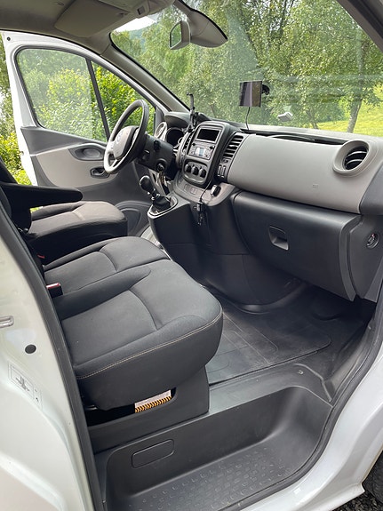 Renault Trafic 3 of 9