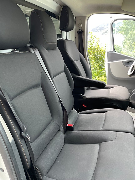 Renault Trafic 2 of 9