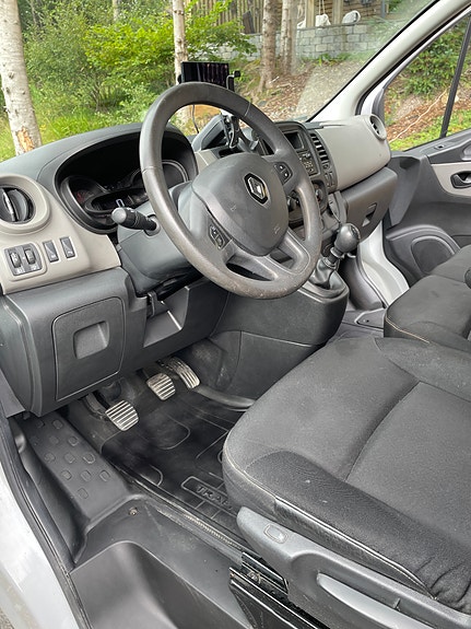 Renault Trafic 4 of 9