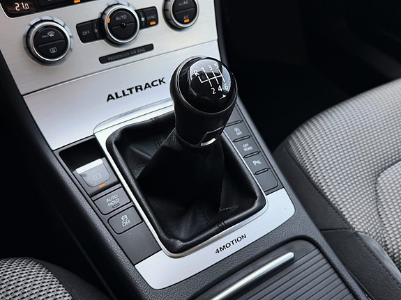 Volkswagen Passat Alltrack 21 of 25