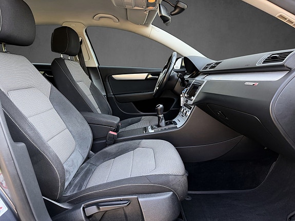 Volkswagen Passat Alltrack 23 of 25