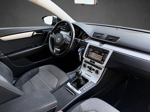 Volkswagen Passat Alltrack 24 of 25