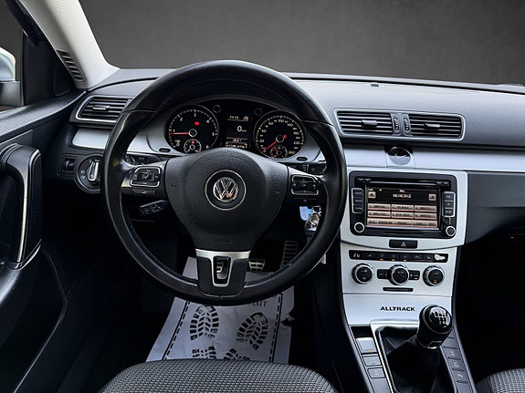 Volkswagen Passat Alltrack 15 of 25
