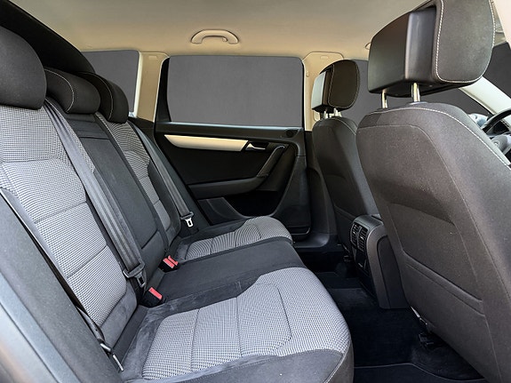 Volkswagen Passat Alltrack 22 of 25