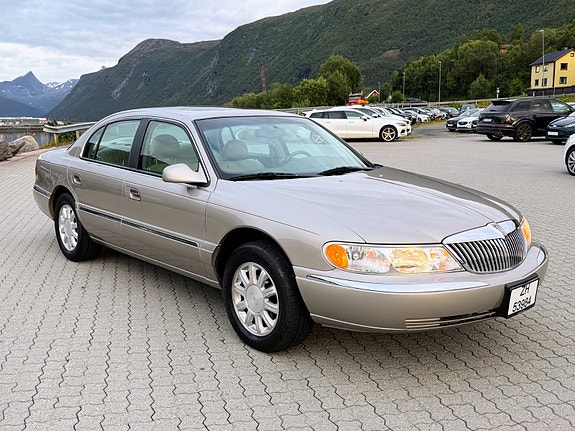 Lincoln Continental 2 of 11