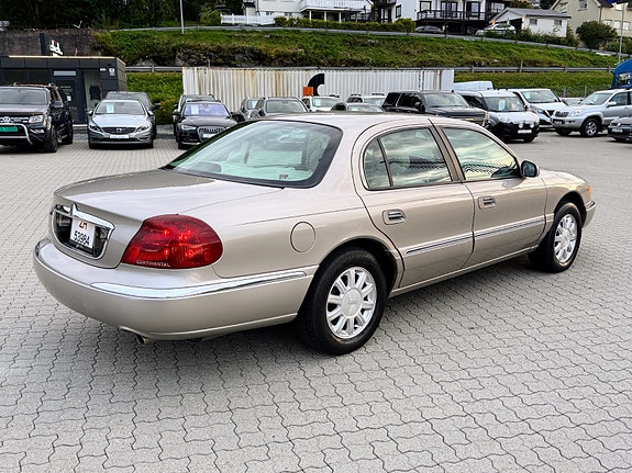 Lincoln Continental 3 of 11