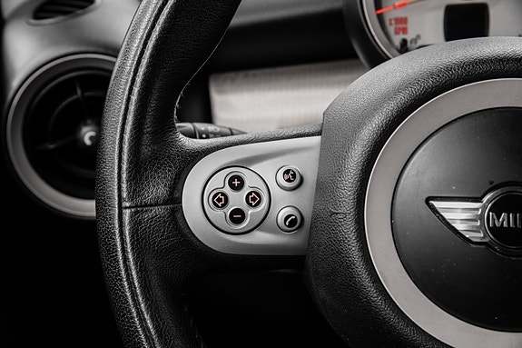 MINI Cooper 19 of 21