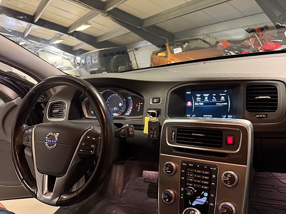 Volvo V60 12 of 16