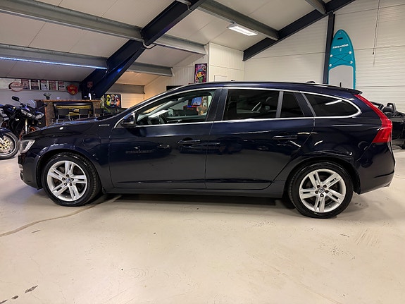Volvo V60 2 of 16