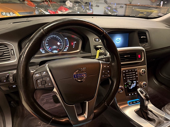 Volvo V60 11 of 16