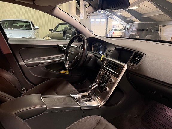 Volvo V60 9 of 16