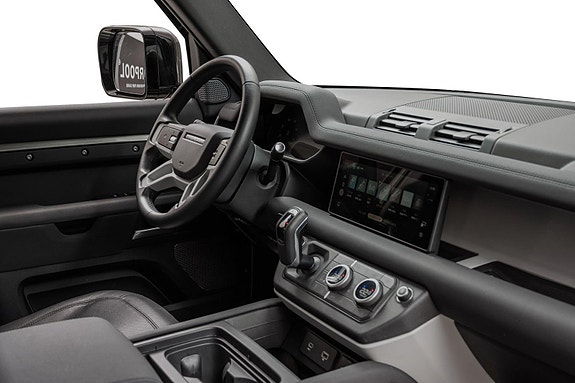 Land Rover Defender 110 9 of 30