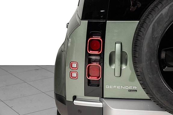 Land Rover Defender 110 11 of 30