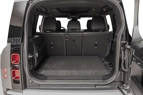 Land Rover Defender 110 28 of 30