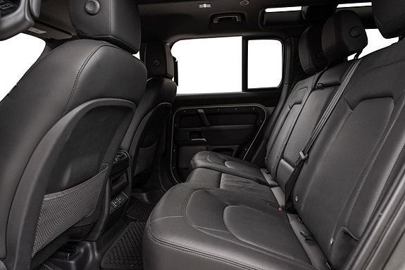 Land Rover Defender 110 18 of 30