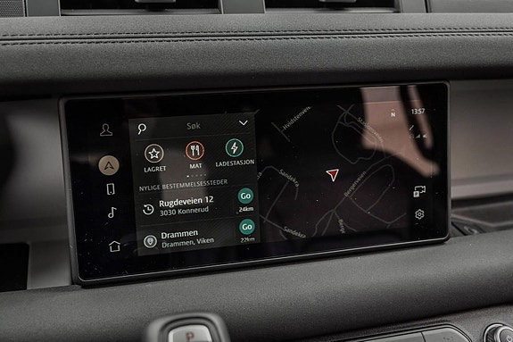 Land Rover Defender 110 24 of 30