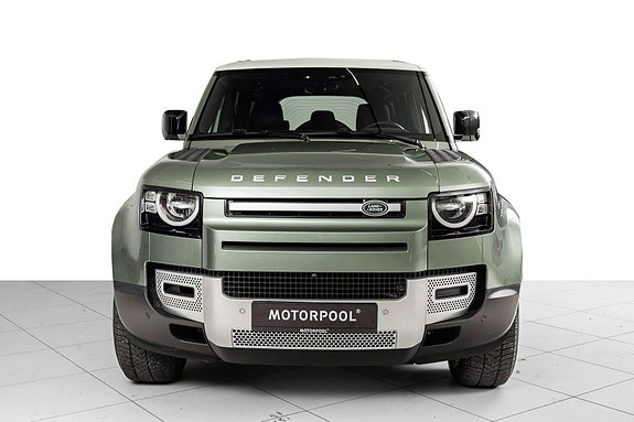 Land Rover Defender 110 5 of 30