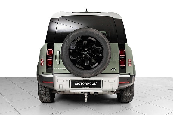 Land Rover Defender 110 4 of 30