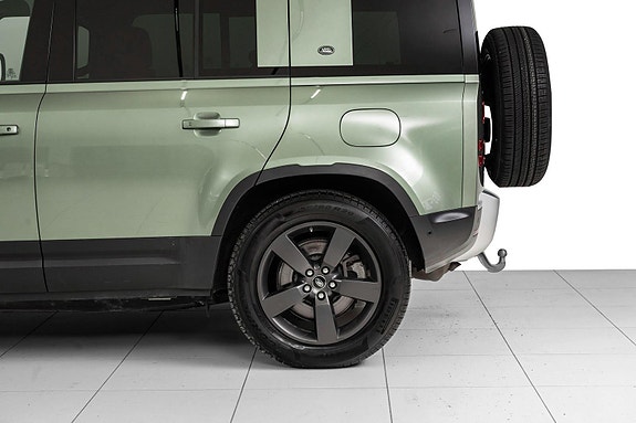 Land Rover Defender 110 13 of 30