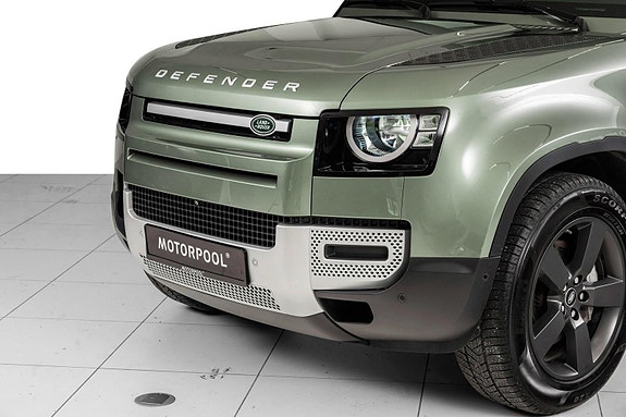 Land Rover Defender 110 29 of 30