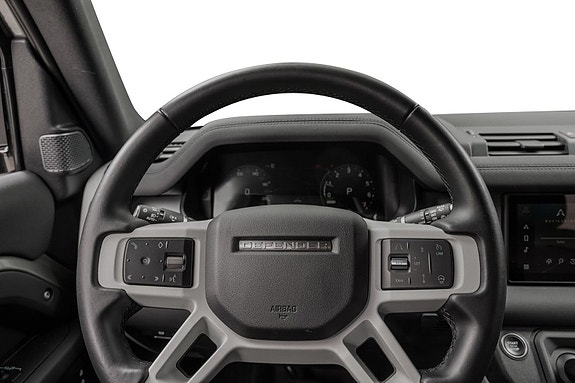 Land Rover Defender 110 19 of 30