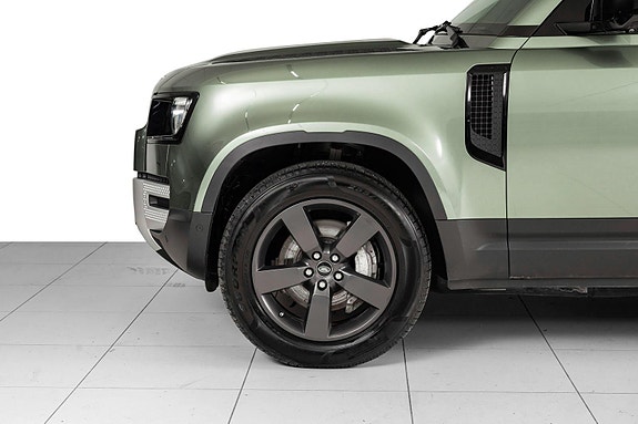 Land Rover Defender 110 12 of 30