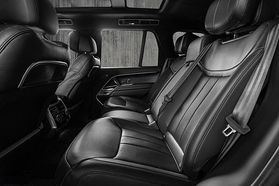 Land Rover Range Rover 25 of 30