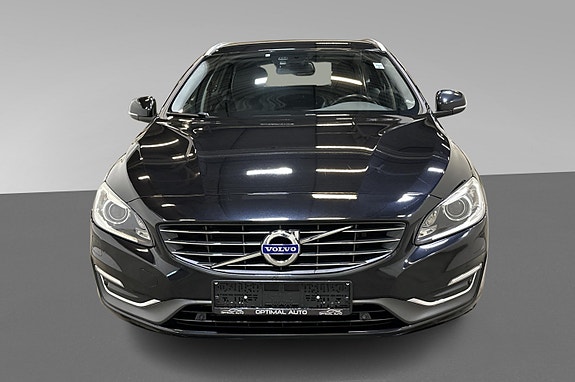 Volvo V60 2 of 19