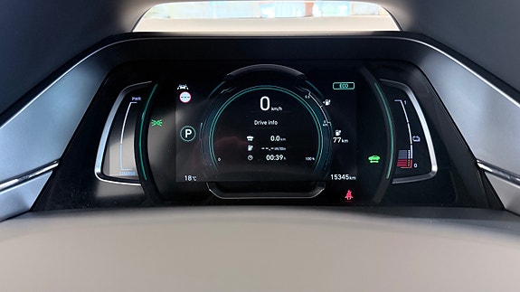 Hyundai IONIQ 27 of 30