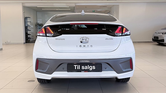 Hyundai IONIQ 12 of 30