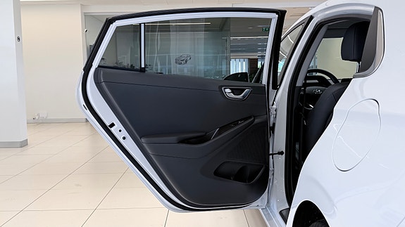 Hyundai IONIQ 17 of 30