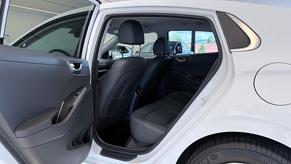 Hyundai IONIQ 13 of 30