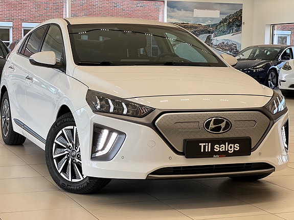 Hyundai IONIQ 2 of 30
