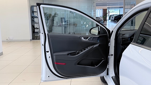 Hyundai IONIQ 14 of 30