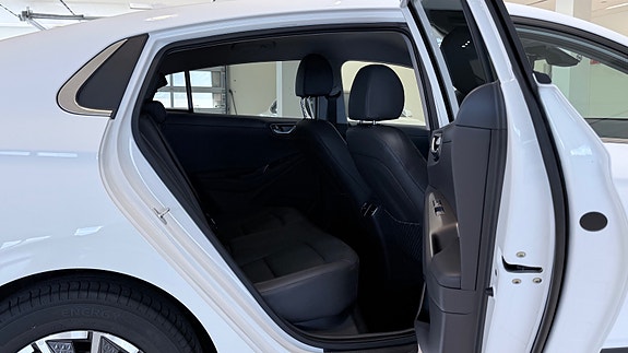 Hyundai IONIQ 16 of 30