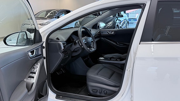 Hyundai IONIQ 10 of 30