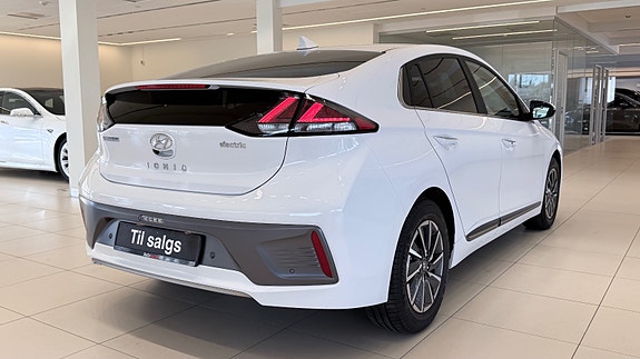 Hyundai IONIQ 11 of 30