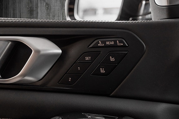 BMW X7 25 of 30