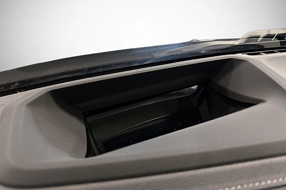 BMW i4 27 of 30